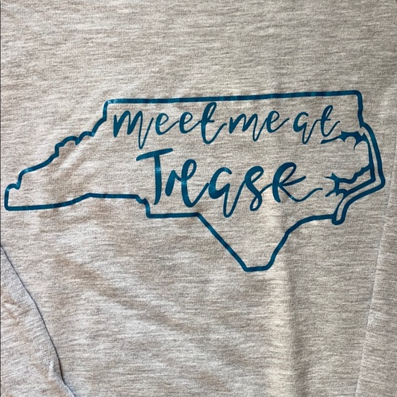 Custom UNCW “Meet Me at Trask” Long Sleeve - Picture 2 of 3